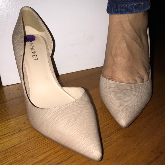 Nine West heels 👠 Beige Colorway - Picture 2 of 4